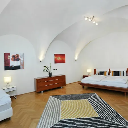 Aplend Hlavne Namestie Apartment